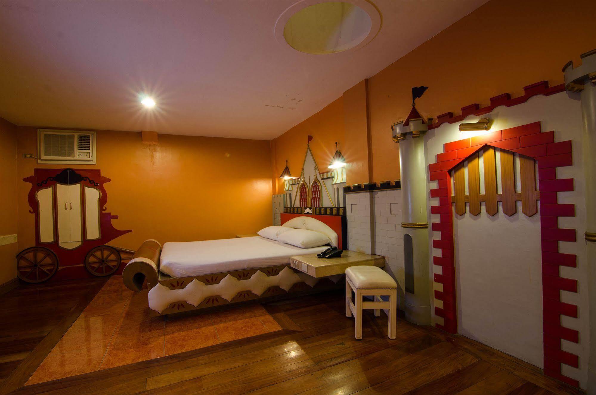 Мотель Victoria Court San Fernando Экстерьер фото