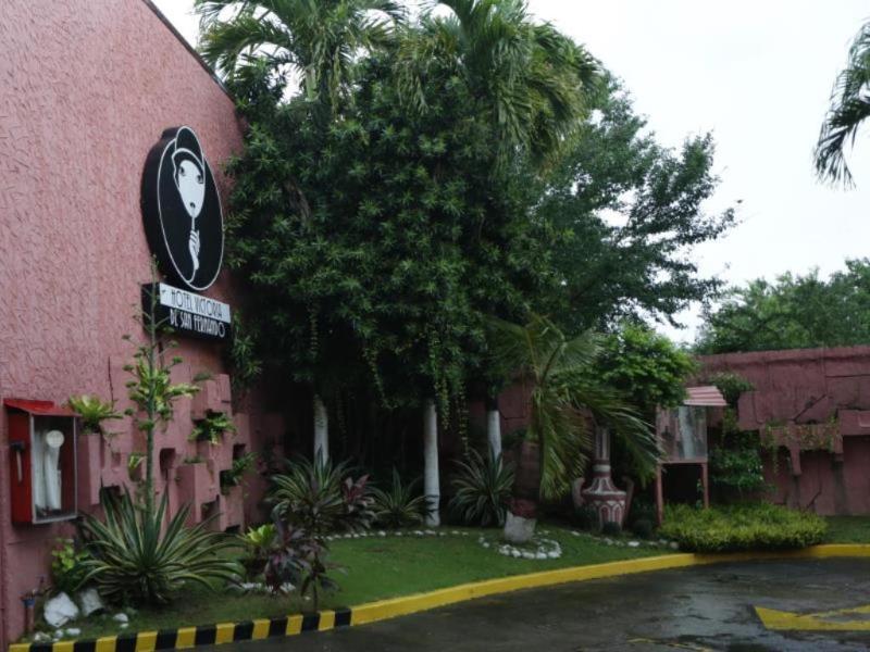 Мотель Victoria Court San Fernando Экстерьер фото